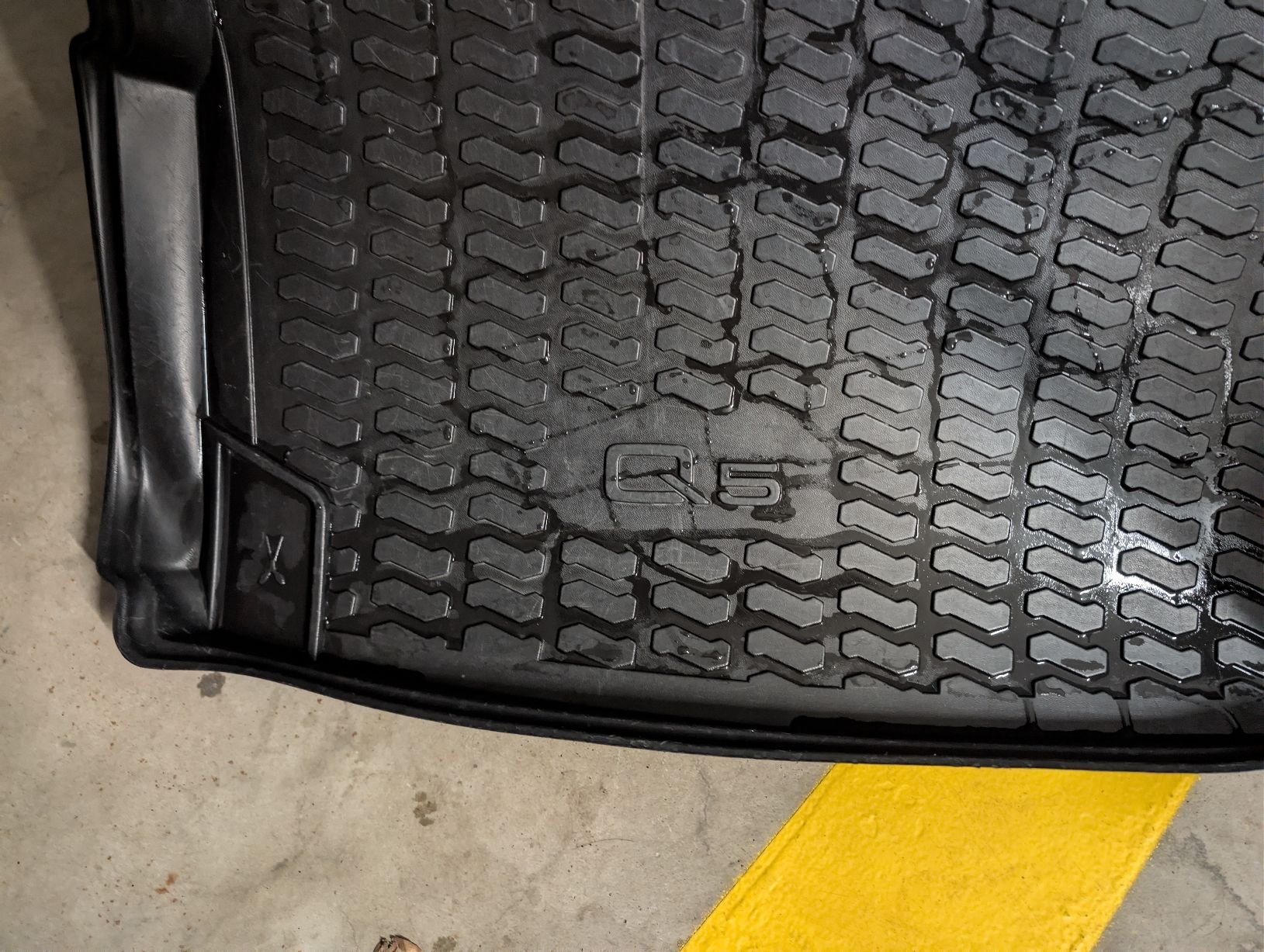 Tutti pezzi di ricambio auto: Audi Q5 Boot cover – Usato da Meilen venduto da sal_m6th 1
