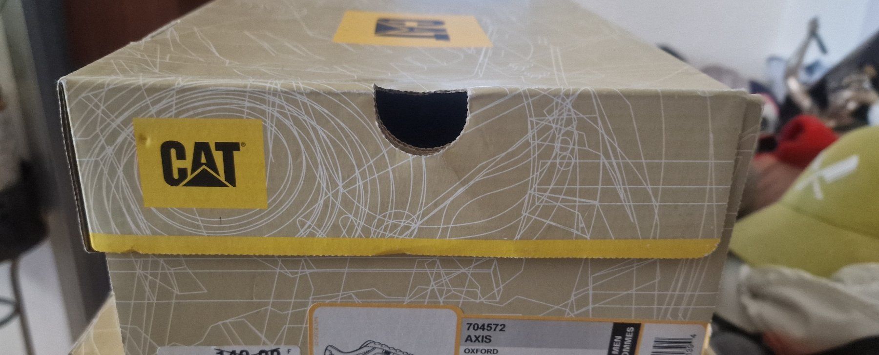 Caterpillar Scarpe da uomo: Chaussure 🥾 Caterpillar 42/43 – Usato da Mont-sur-Lausanne venduto da Didinho 1