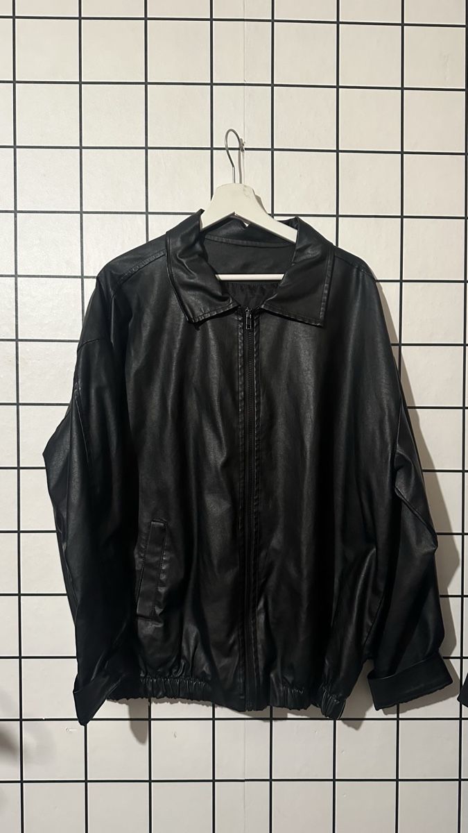 Giacche: Black faux Leather Jacket - SIZE M – Usato da Genève venduto da ravehotline