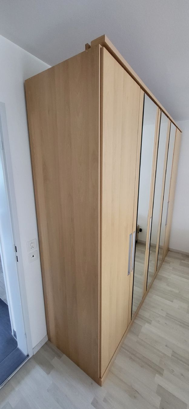 Armoires: Kleiderschrank 5 türig – D'occasion à Buochs par ready15 1