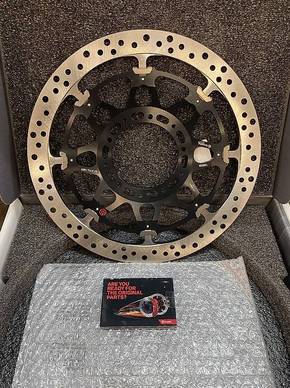 Brembo Tutti i ricambio per moto: Disque de frein Brembo CBR 1000rr – Usato da Bex venduto da roland1991 1