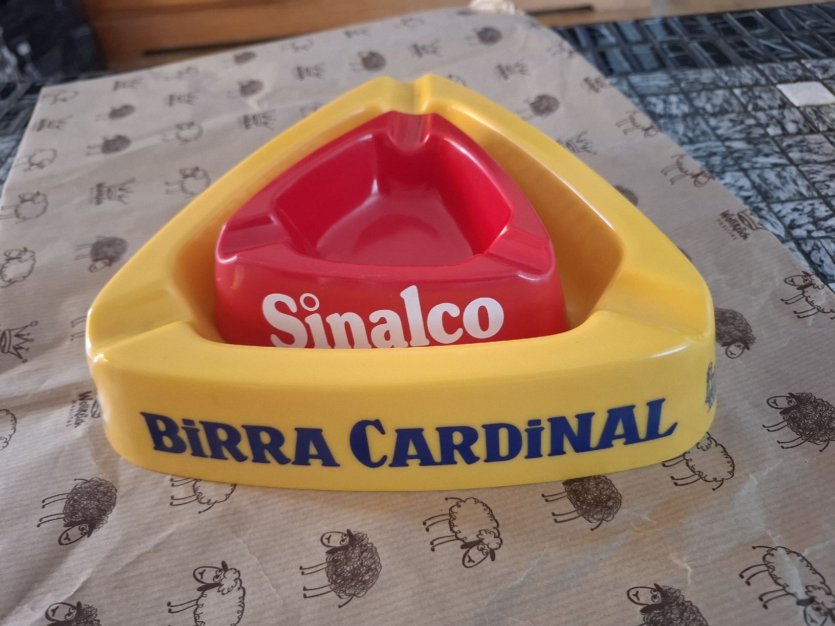 Cardinal Aschenbecher: 2 cendriers Ornamin, Cardinal et Sinalco – Gebraucht aus Crémines von Carambaaa 2
