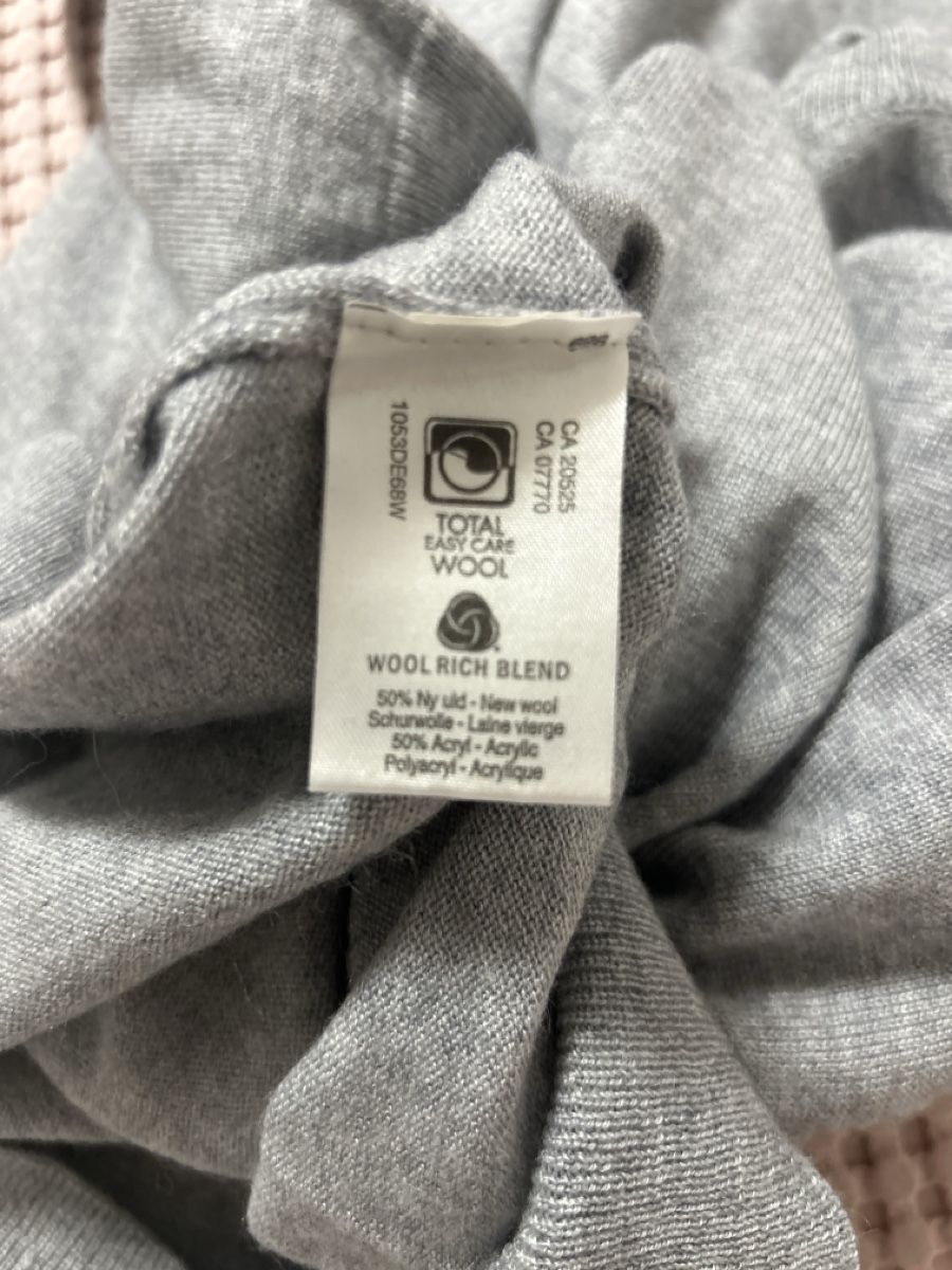 Pullover & Sweatshirts: Grauer Strickpullover, Grösse L/52 – Neu (gemäss Beschreibung) aus Langnau im Emmental von Iriss 4
