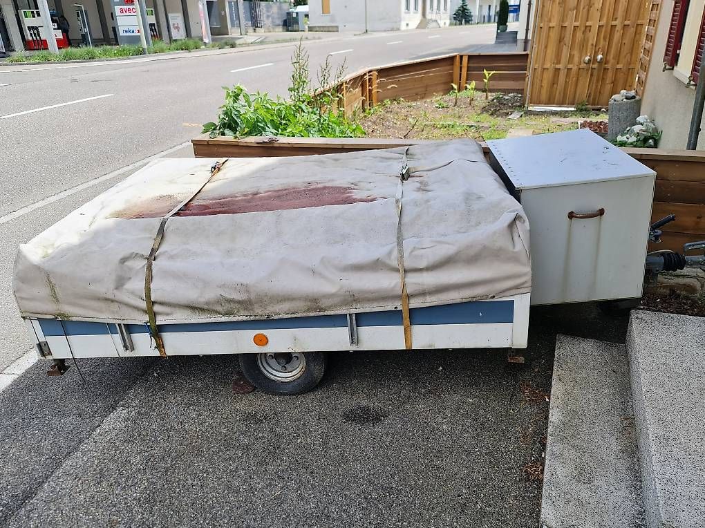 Rimorchi: Klapp camping anhänger  – Usato da Rikon im Tösstal venduto da hobbytrucker 2