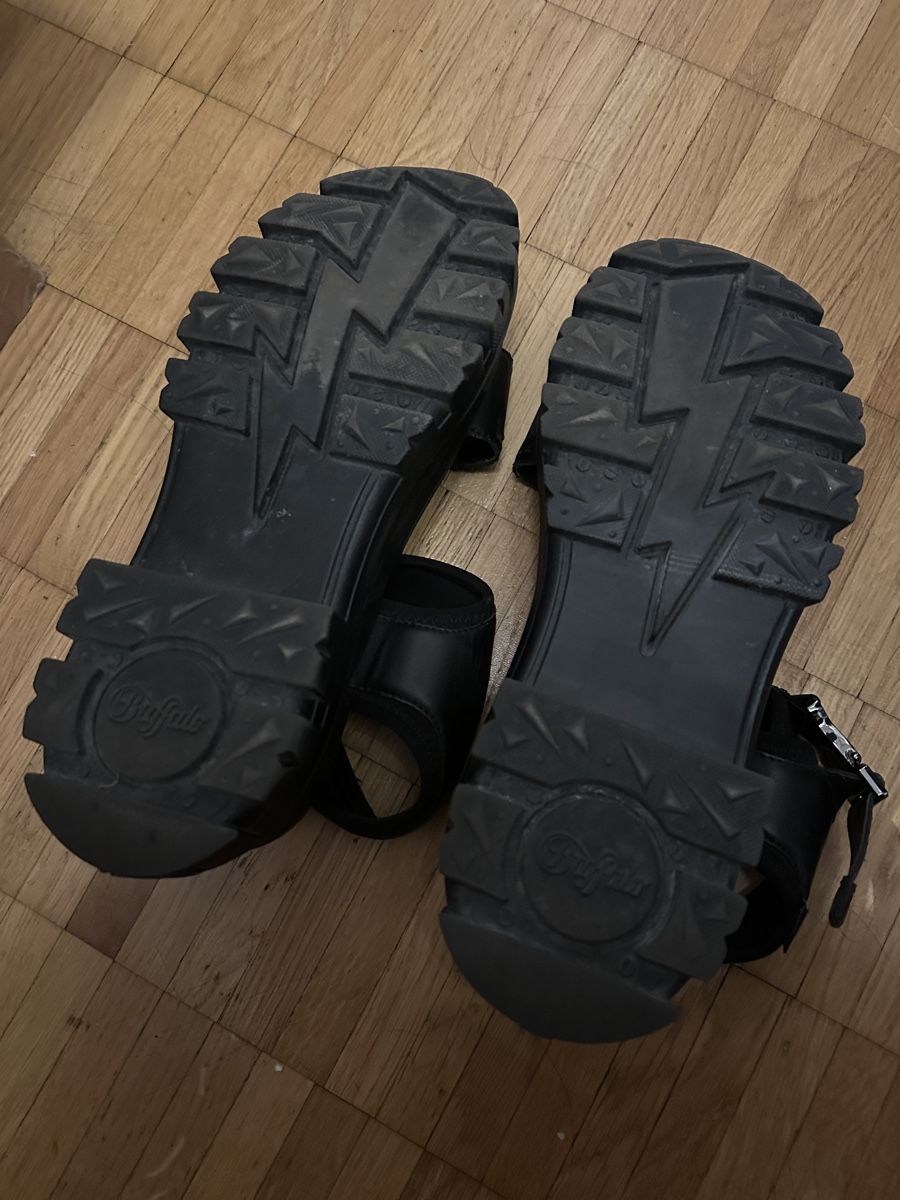 Buffalo Scarpe da donna: Buffalo Black Platform Sandals Size 40 – Usato da Basel venduto da TyraTroll 1