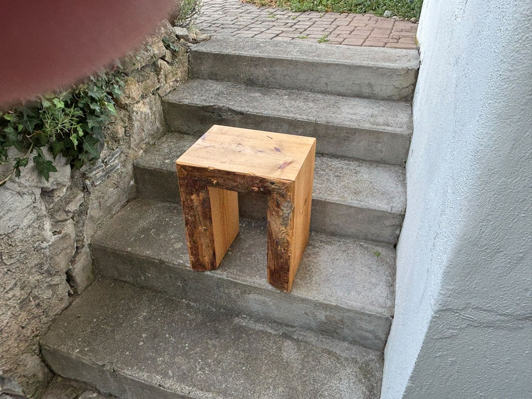 Comodini: Wunderschöner Holz Nachttisch  – Usato da Zürich venduto da FlorinGasser