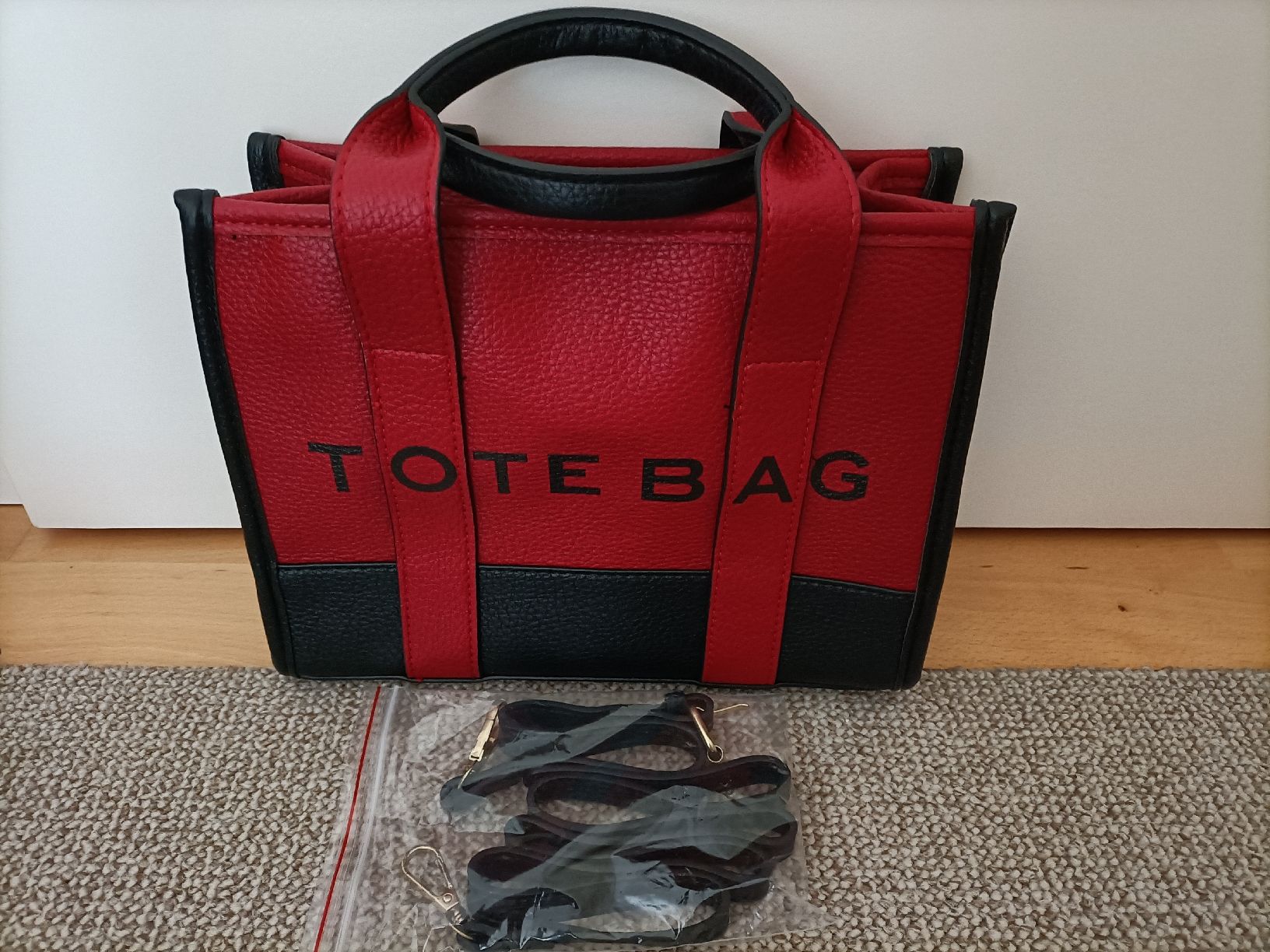 Borse da donna: Rote TOTE BAG, NEU! – Nuovo (secondo la descrizione) da Wil SG venduto da MissMillie71