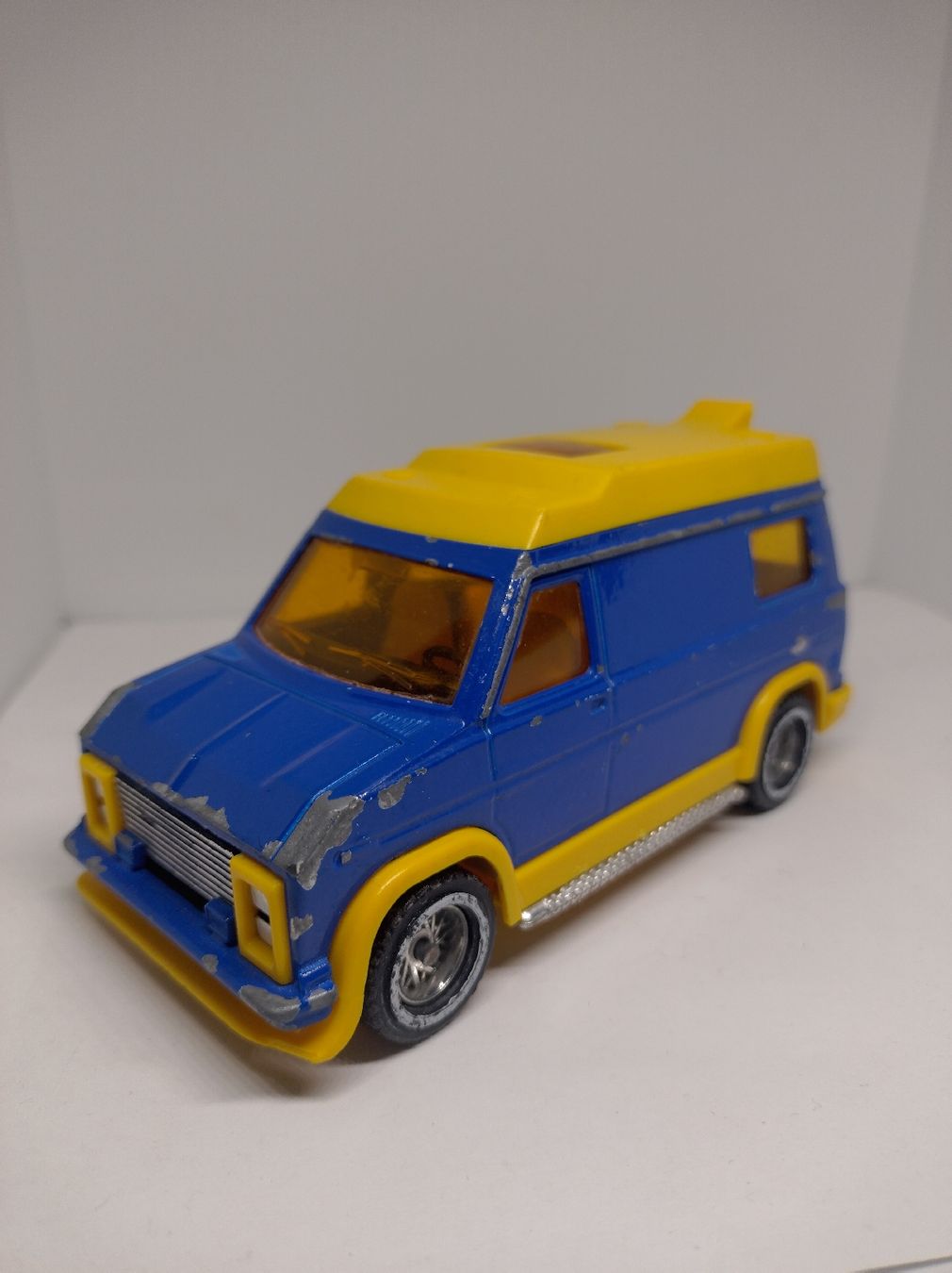 Majorette Modellini d'auto: Majorette, US Van 1/36 – Usato da La Chaux-de-Fonds venduto da Pierrot8404