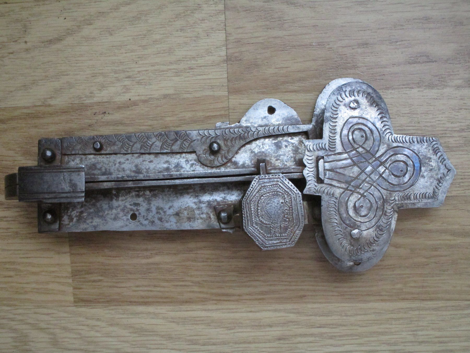 Cadenas: Antikes Truhenschloss geschmiedet – D'occasion à Heimberg par Lupo57