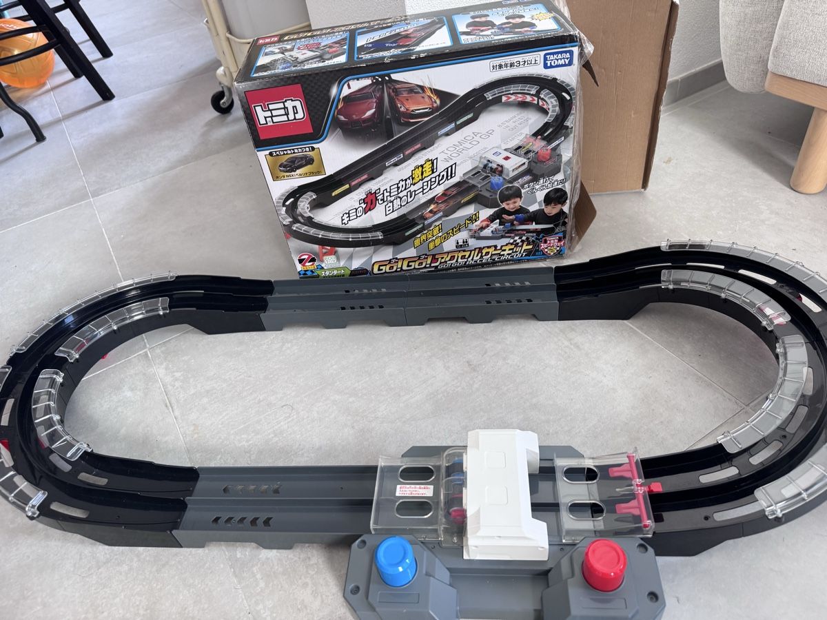 Spielzeuge: Tomica World Challenge Set Racing Track used – Gebraucht aus Küsnacht ZH von cct_g5pg