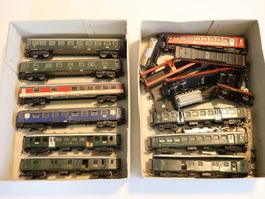 Märklin 10 x Personenwagen Metall H0 + diverse Güterwagen