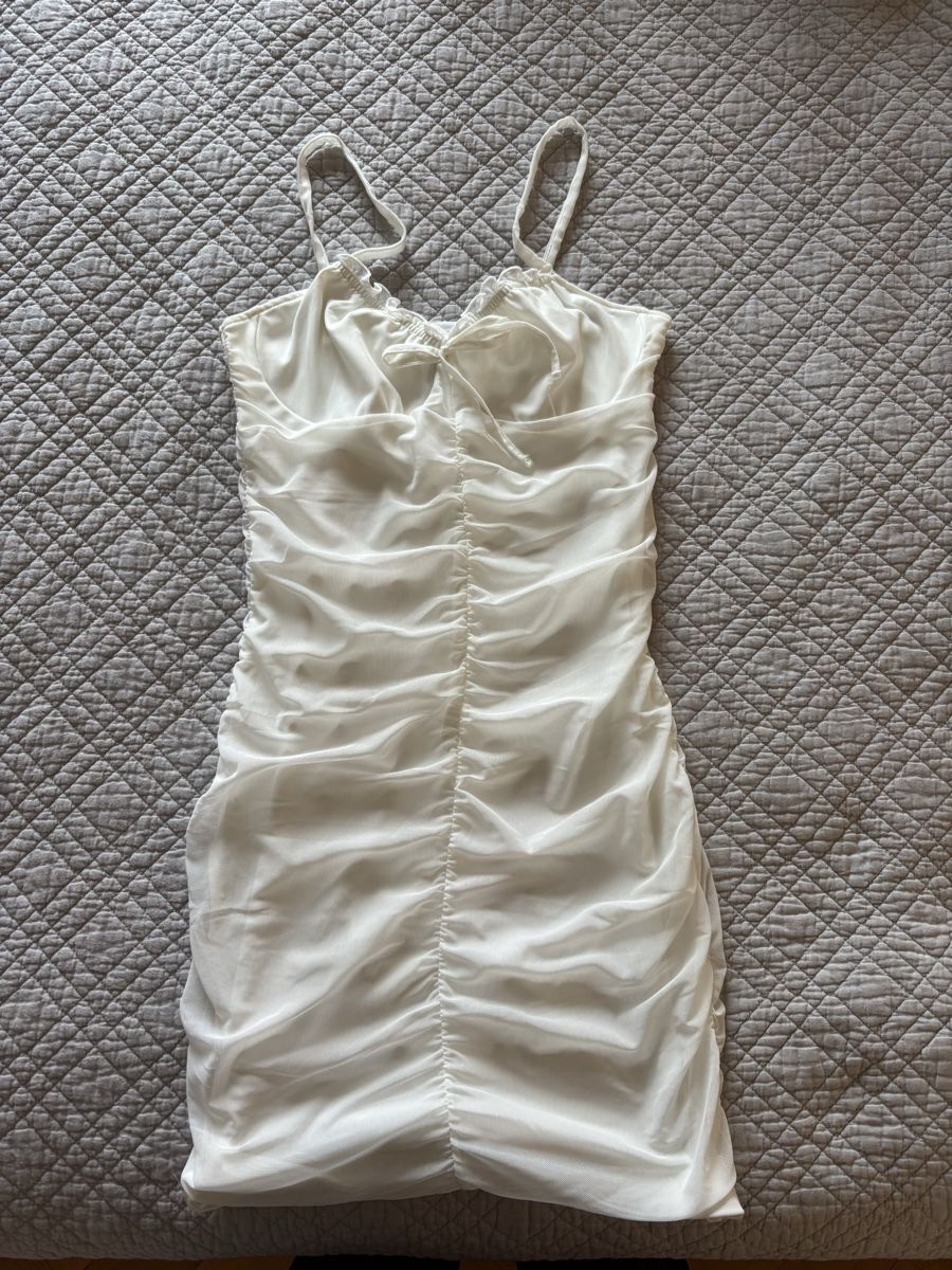 H&M Robes: Mini robe blanche froncée - Taille S – Neuf (Voir description) à Lausanne par shabnam.t