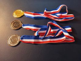 3x Medaillensatz für Turniere / Médailles pour tournois