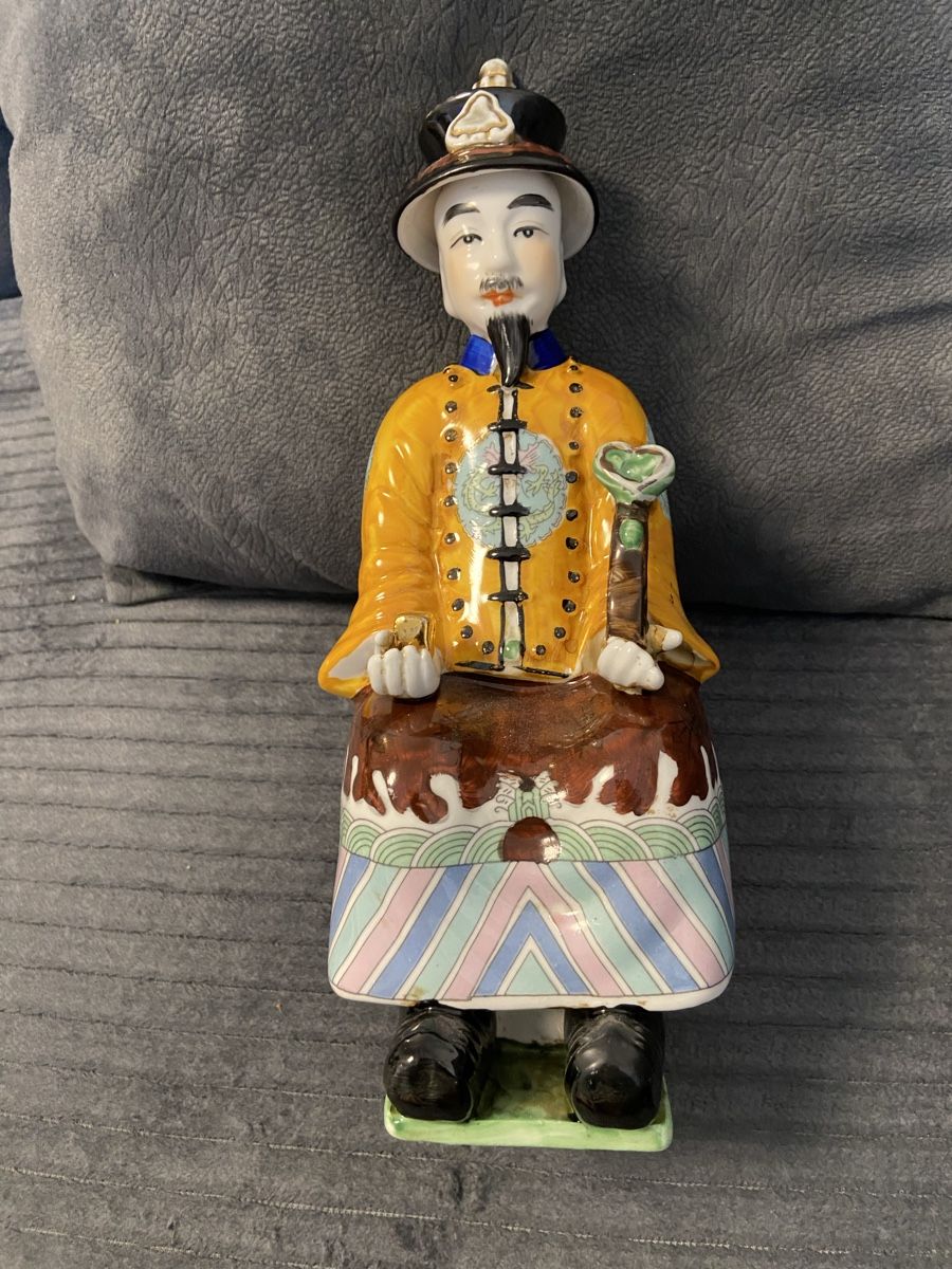 Statuette: Statue Mandarin chinois assis polychrome – Usato da Montreux venduto da Perledor