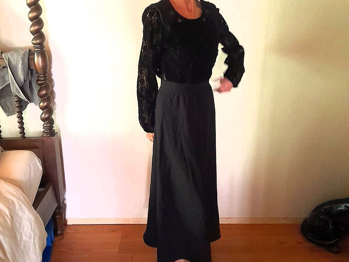 Vestiti: schmales Maxikleid . schwarz . mit Samt-Spitze . – Usato da Leuggelbach venduto da schmetterlings-fee 4