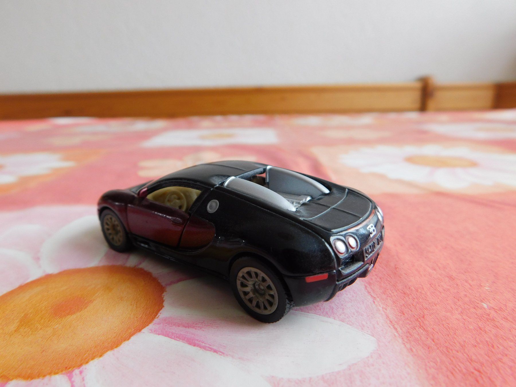 Siku Modellini d'auto: Siku Bugatti Veyron rot- schwarz – Nuovo (secondo la descrizione) da Strengelbach venduto da Wedi73 7