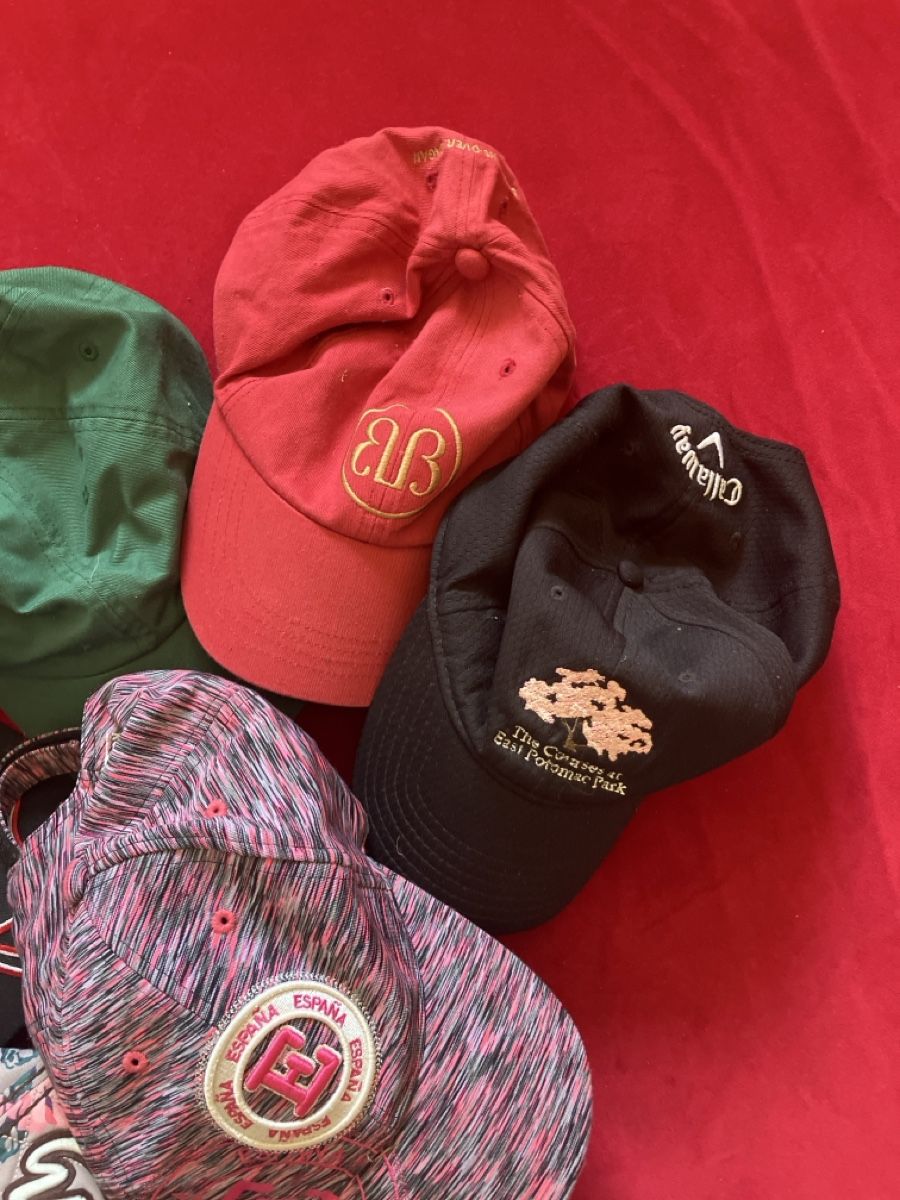 Chapeaux, bonnets & casquettes: 6 Damen Golf Caps Verschiedene  – D'occasion à Muralto par jac_hkz5 4