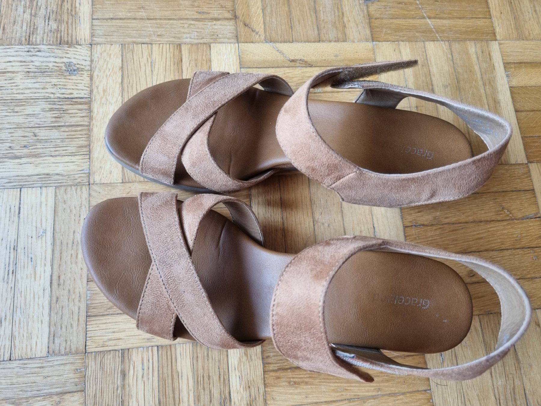 Graceland Chaussures femmes: Sandales compensées – D'occasion à Onex par oph_hnr9