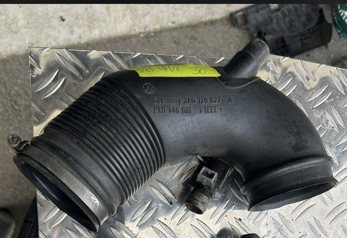 Volkswagen Tutti pezzi di ricambio auto: Coude air VR6 OBD2 – Usato da Muraz (Collombey) venduto da Wolfdog1978