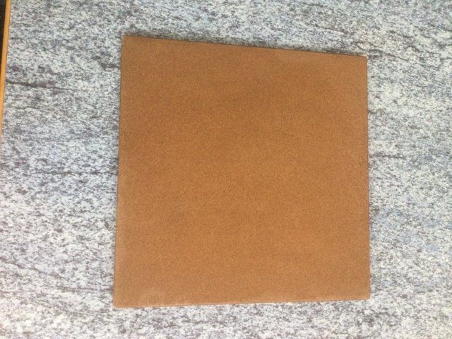 Bodenbeläge: Acht Bodenplatten braun 30 x 30 cm – Neu und originalverpackt aus Rafz von Dasyfani