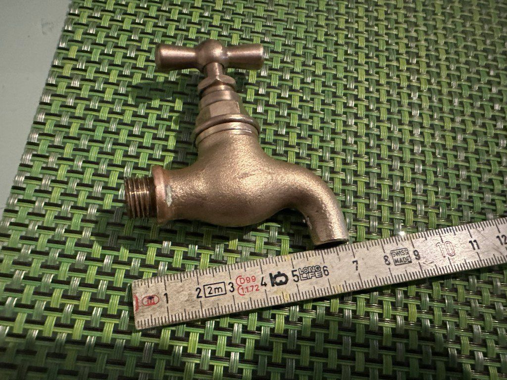 Rubinetteria: Kleiner Mini Wasserhahn Messing gebraucht – Usato da Brunnen venduto da 23068 2