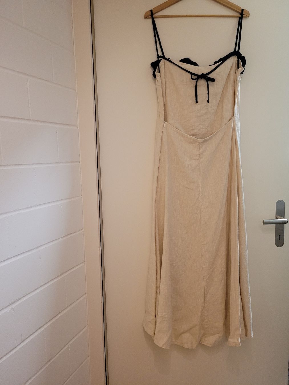 Kleider: Kleid UNDRESS CODE beige Grösse M Sommerkleid – Neu (gemäss Beschreibung) aus Hünenberg von nviert 1