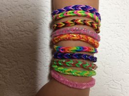 10 Bracelets de fête/Party Bag Fillers/ loom carre bracelets