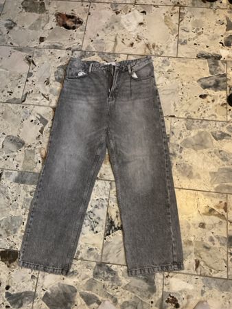 Jeans grau weit geschnitten neuwertiger Zustand