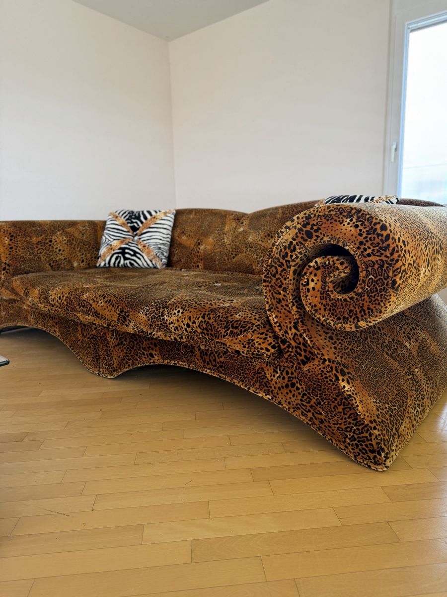 Sofas: Bretz Mammut Wildcat Leopard Sofa mit Glastisch – Gebraucht aus Düdingen von It-scale 4