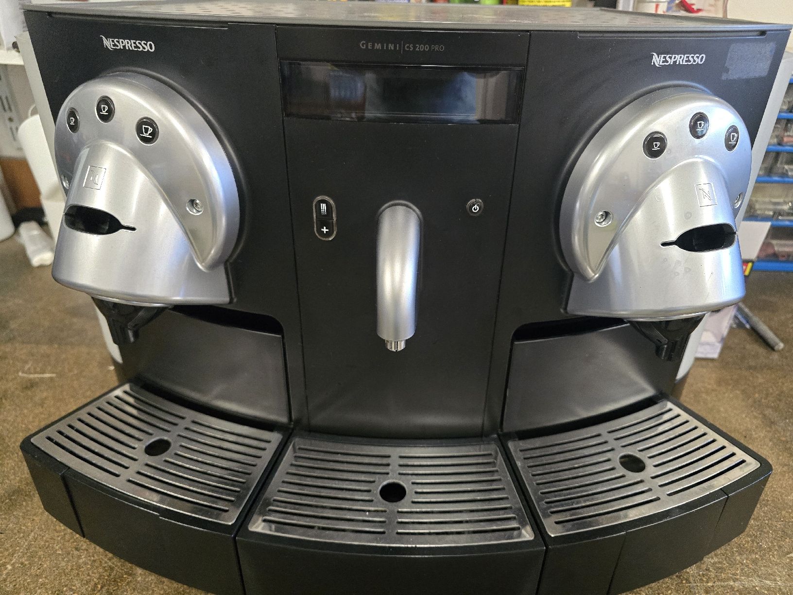 Nespresso Macchine per caffè & Macchine per espresso: Nespresso Gemini 220 Pro Kaffeemaschine – Difettoso da Chur venduto da Etvanessa