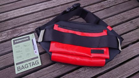 Freitag Bauchtasche F565 Dixon mit bagtag 
