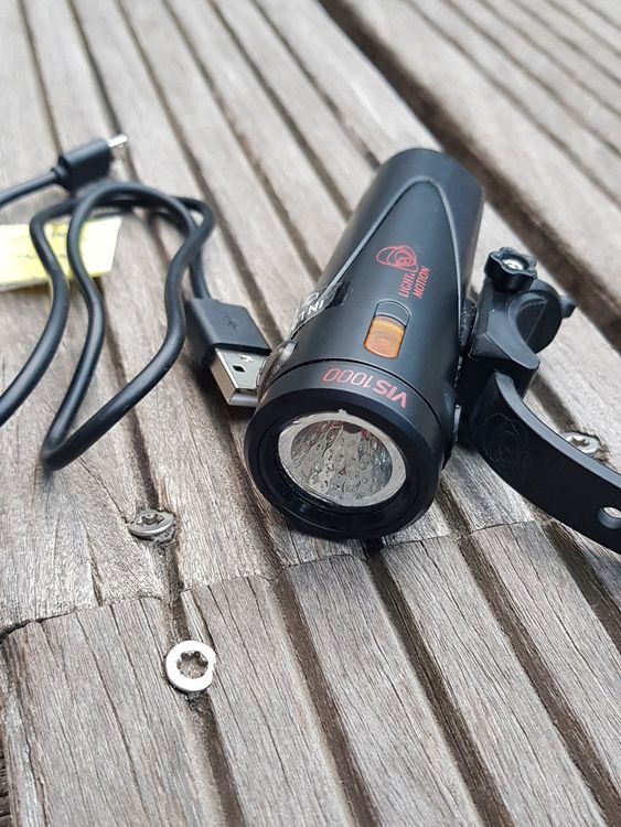 Phare Avant LED Pour Vélo Style Rétro - Coque Métal - Angle Large 160° - Alimentation 3xAAA - Sécurité Nuit
