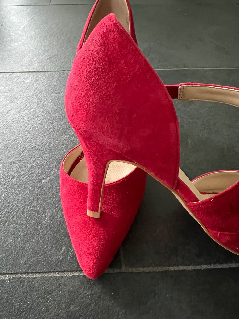 Scarpe da donna: Roter echt Wildleder Pumps Gr. 37 – Nuovo (secondo la descrizione) da Pfäffikon ZH venduto da Ruth8 3