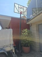 Mobiler Basketballkorb mit Ständer
