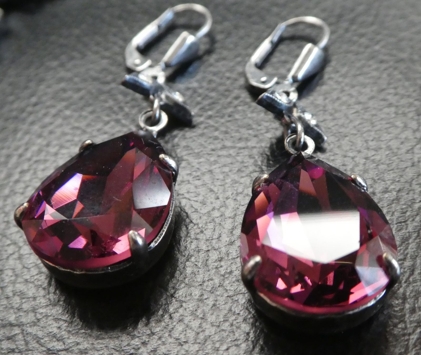 Swarovski Altri gioielli: Elegante Swarovski Ohrhänger – Usato da Diessenhofen venduto da Hundeseele
