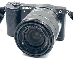 Sony ICLE-5100 / A5100 (Touchscreen!) + 18-55mm OSS