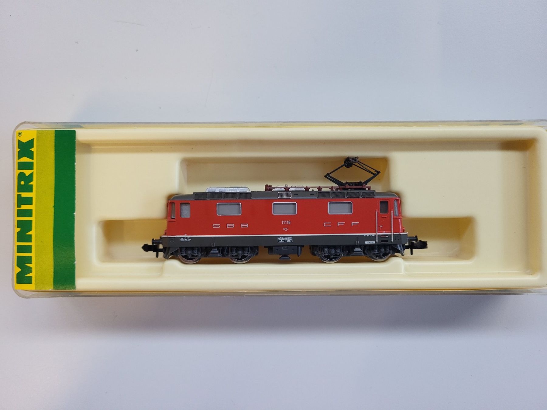 Trix Modellini di ferrovie: Minitrix 12977 E-Lok SBB Re 4/4 11116 rot – Usato da Brügg BE venduto da POU-BELLE 1