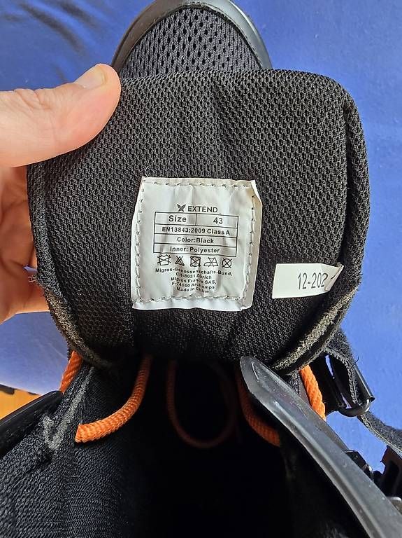Pattini in linea & Pattini a rotelle: 2 Mal getragen: Rollerblades Gr. 43 mit Schoner-Set – Nuovo e nell'imballaggio originale da Wald ZH venduto da Pukkidor 2
