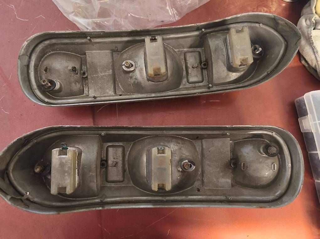 Tutti pezzi di ricambio auto: NSU Rückleuchten einteilig – Usato da Beinwil am See venduto da dow_r8dm 1
