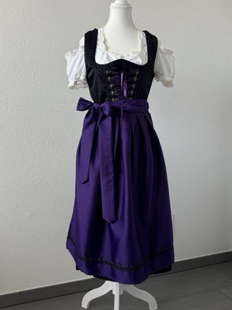 Schönes hochwertiges Dirndl von Stockerpoint in schwarz lila
