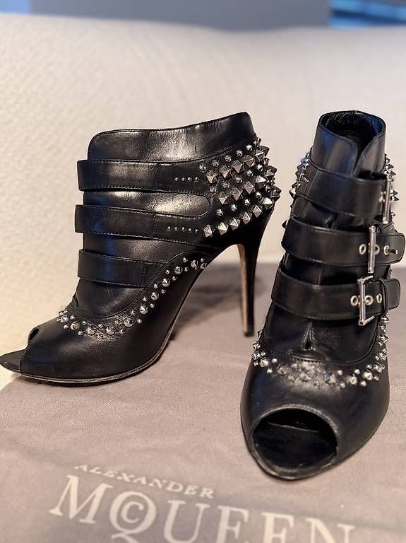 Alexander Mcqueen Scarpe da donna: Alexander McQueen Studded Peep-Toe Booties, Grösse 39 – Usato da Zürich venduto da danamihaela12 1