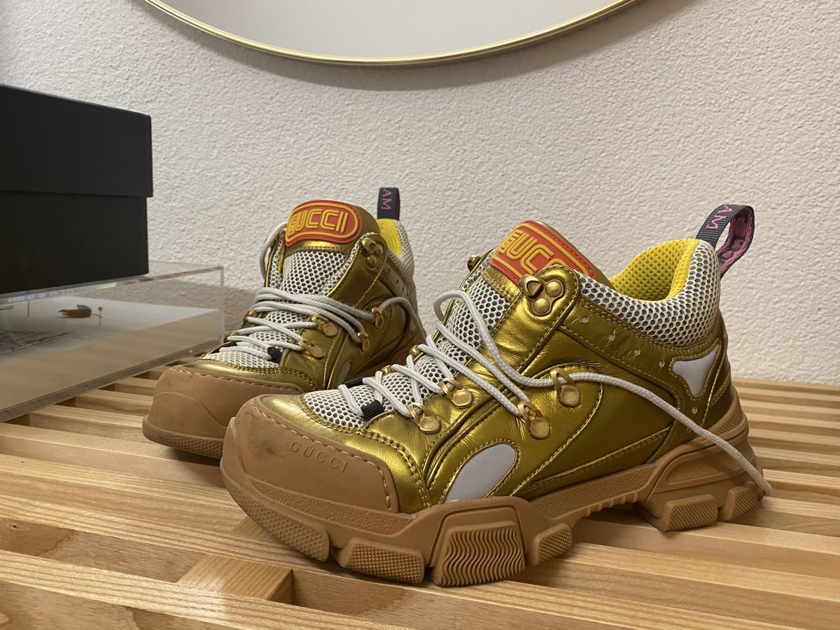 Gucci Herrenschuhe: Gucci Flashtrek, Schuhgrösse 38.5, gold. – Gebraucht aus St. Gallen von Brokka 2