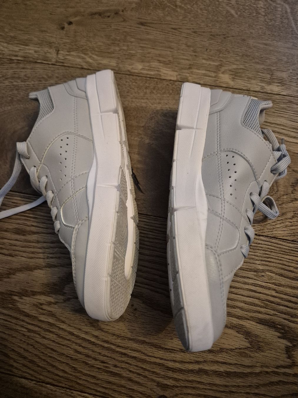On Scarpe da uomo: On the Roger sneakers Gr.37 grau – Usato da Ostermundigen venduto da Louhdezd 1