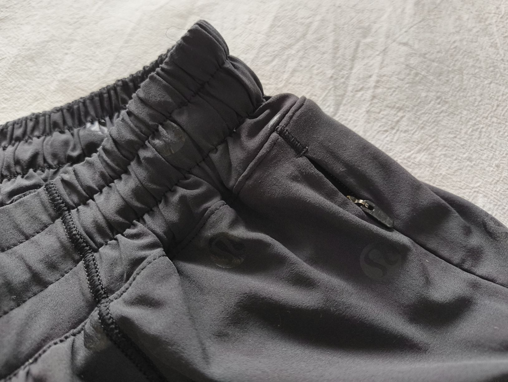 Pantaloni: Lululemon Hotty Hot Short – Nuovo (secondo la descrizione) da Stein am Rhein venduto da DaOhana 3