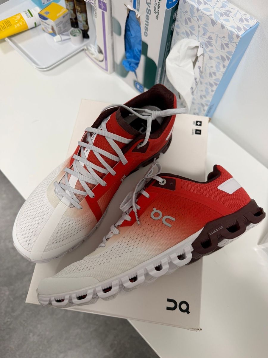 On Chaussures hommes: On Running Cloudflow Swiss Olympic – Neuf avec emballage d'origine à Urdorf par Flavialuciax