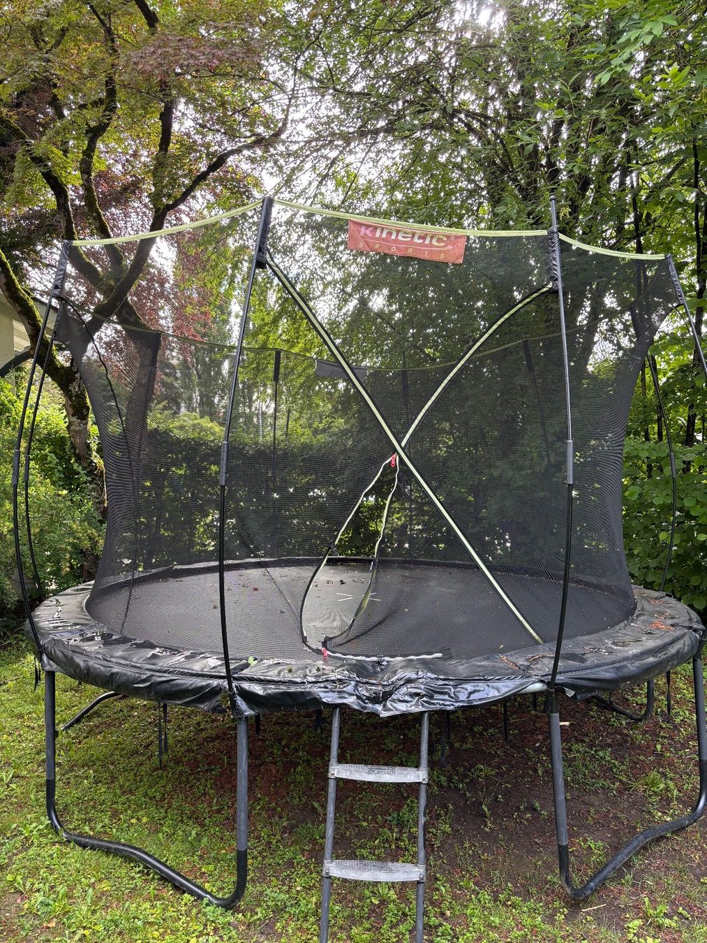 Trampolini: Trampolin mit Sicherheitsnetz von Kinetic 3x3 M – Usato da St. Gallen venduto da gab_hnx9 1