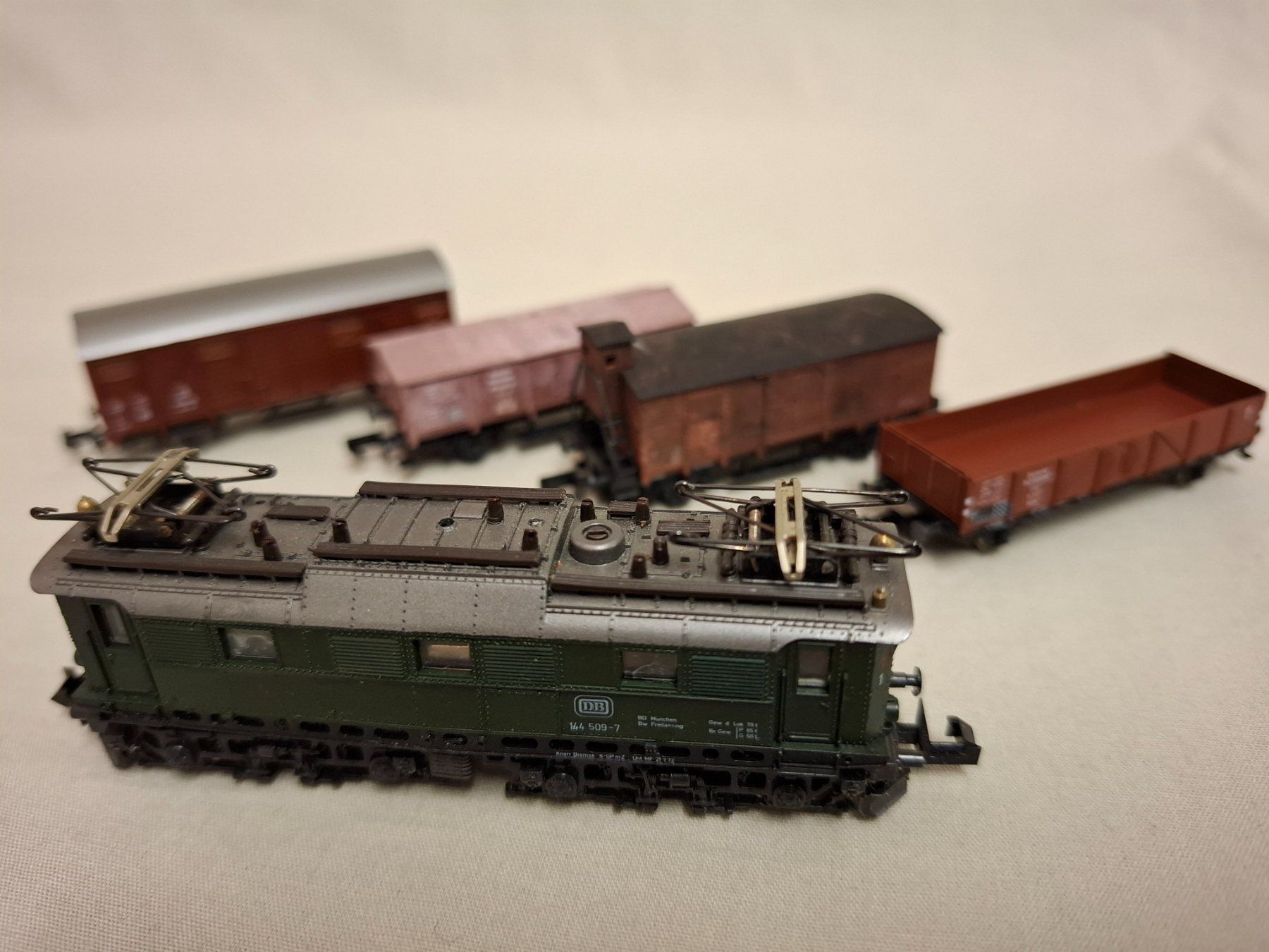 Roco Modellini di ferrovie: Güterzug der DB, 5-teilig Analog, Spur N – Usato da Grenchen venduto da georges053 1