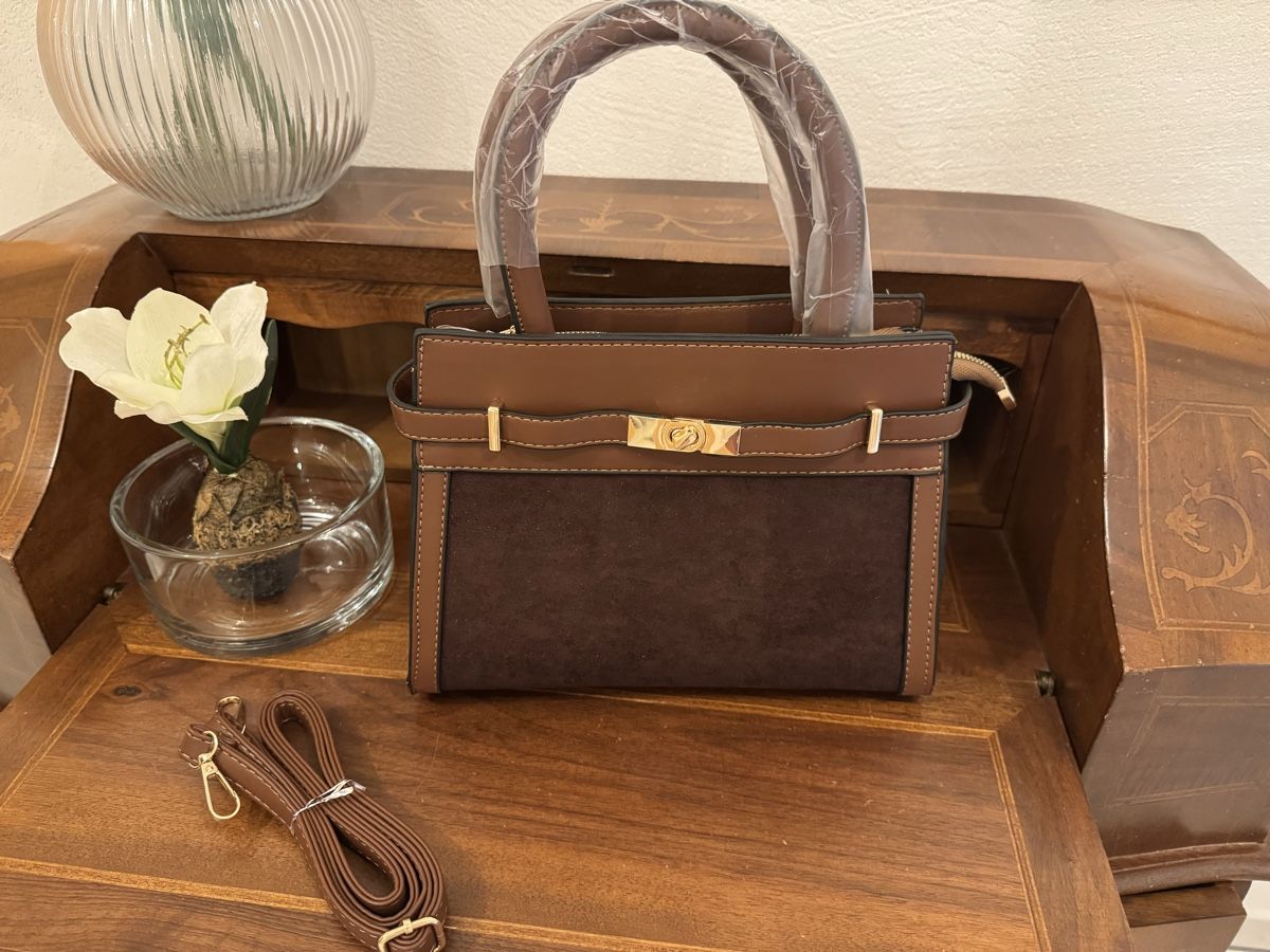 Taschen für Damen: Elegante Handtasche (neu) – Neu und originalverpackt aus Lachen SZ von artbyblondangel 1