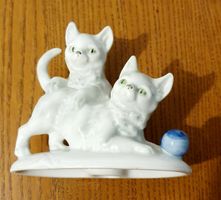 2 herzige Katzenporzellanfiguren gemarkt