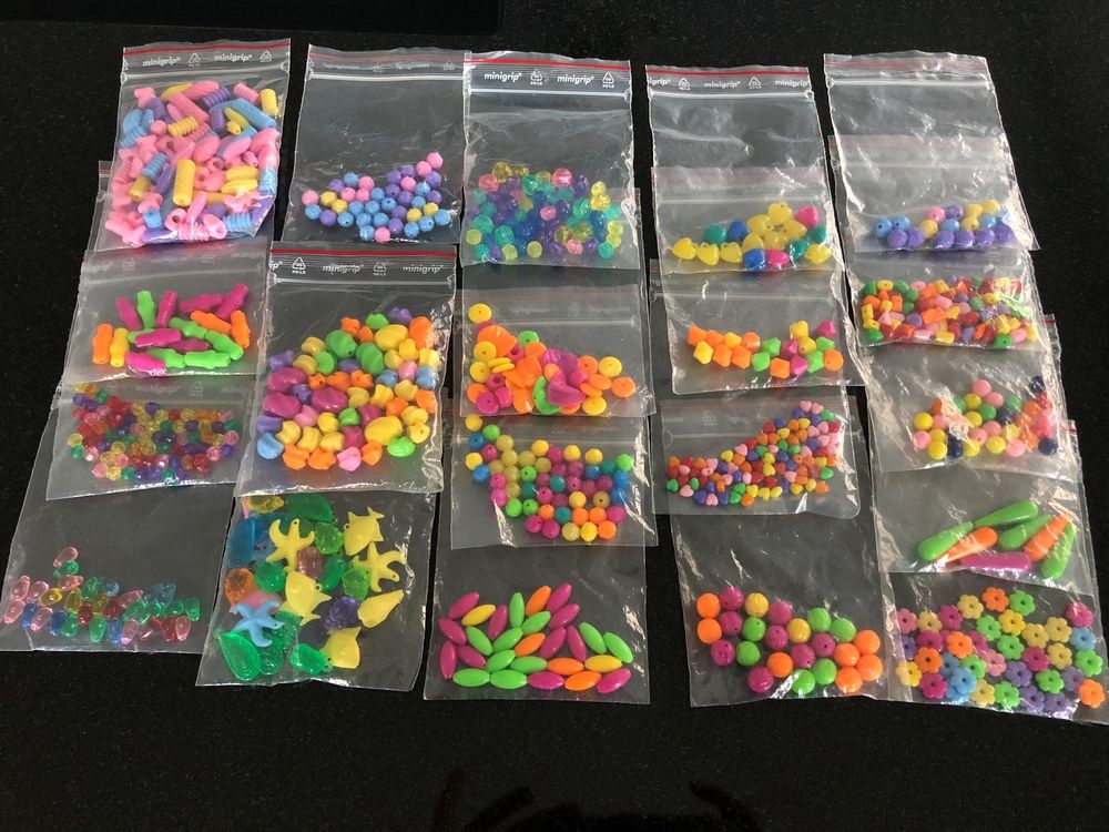 82-teiliges DIY Perlen-Kugelschreiber Set – Mit Bastelperlen In Hundepfoten- & Strass-Design, Zum Selbstgestalten | Ideal Für Geschenke, Party & Schule